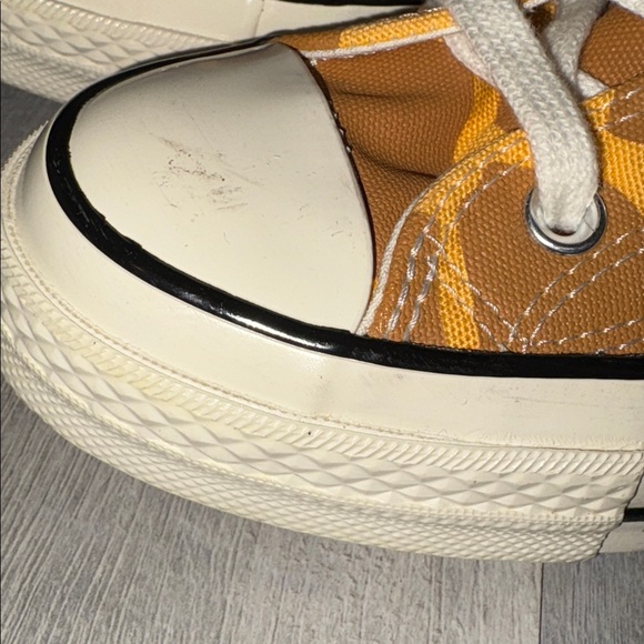 Lightly worn converse Giraffe sneakers - size 7 women’s/5 men’s - Picture 3 of 8